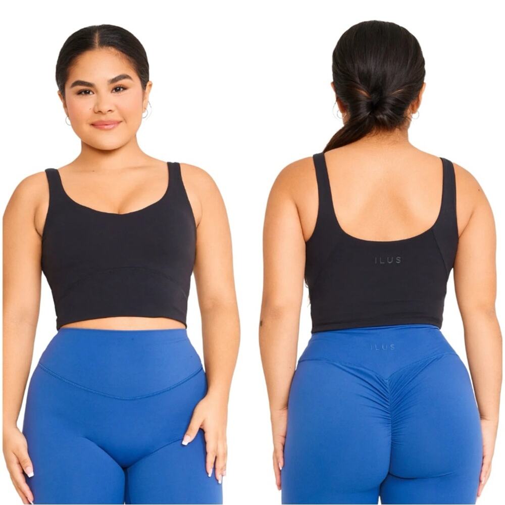 ILUS Classic Shelf Athletic Crop Top in Black M